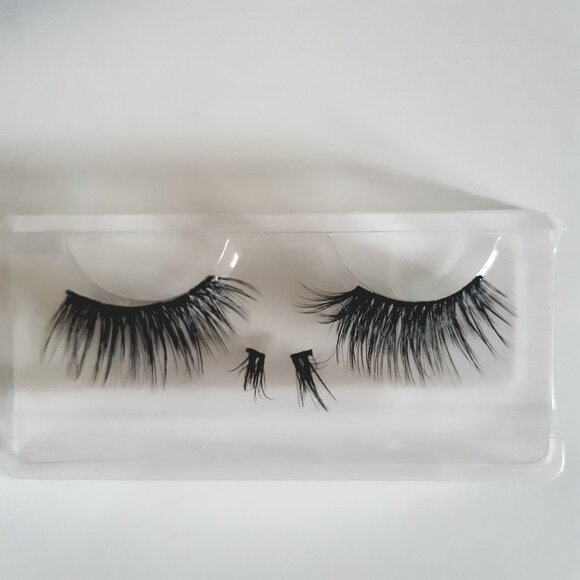 Huda Beauty False Eyelashes - Picture 2 of 3